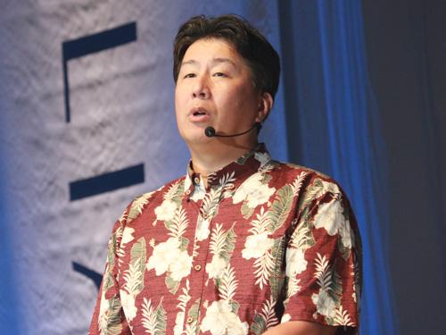 あいさつする神農晶社長